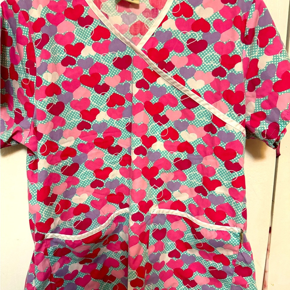 M size scrub top for valentine’s Day gentle used love ❤️ the design